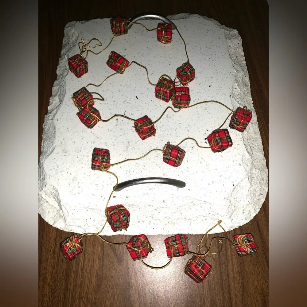 Plaid gift garland - 8ft